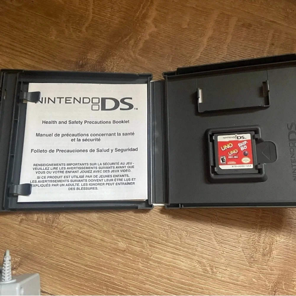 Nintendo 2DS Handheld Game Console FTR-001 Electric Blue Charger Mario 6 Games